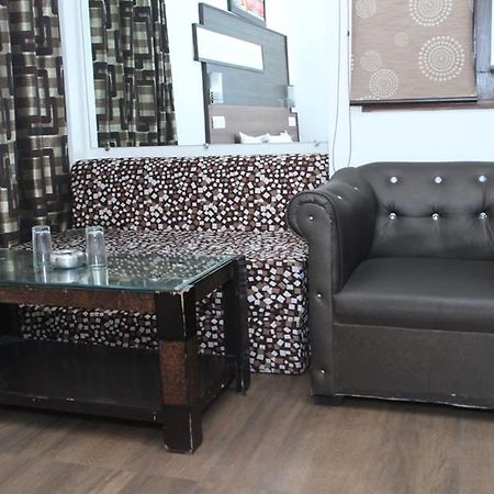 Dreamz Suites Ню Делхи Екстериор снимка