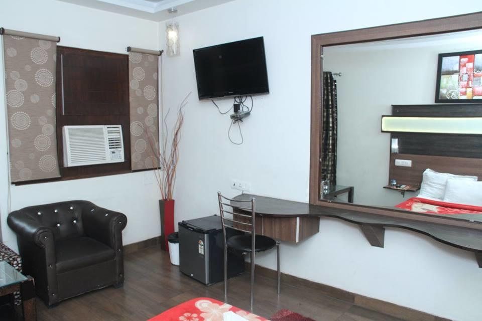 Dreamz Suites Ню Делхи Екстериор снимка