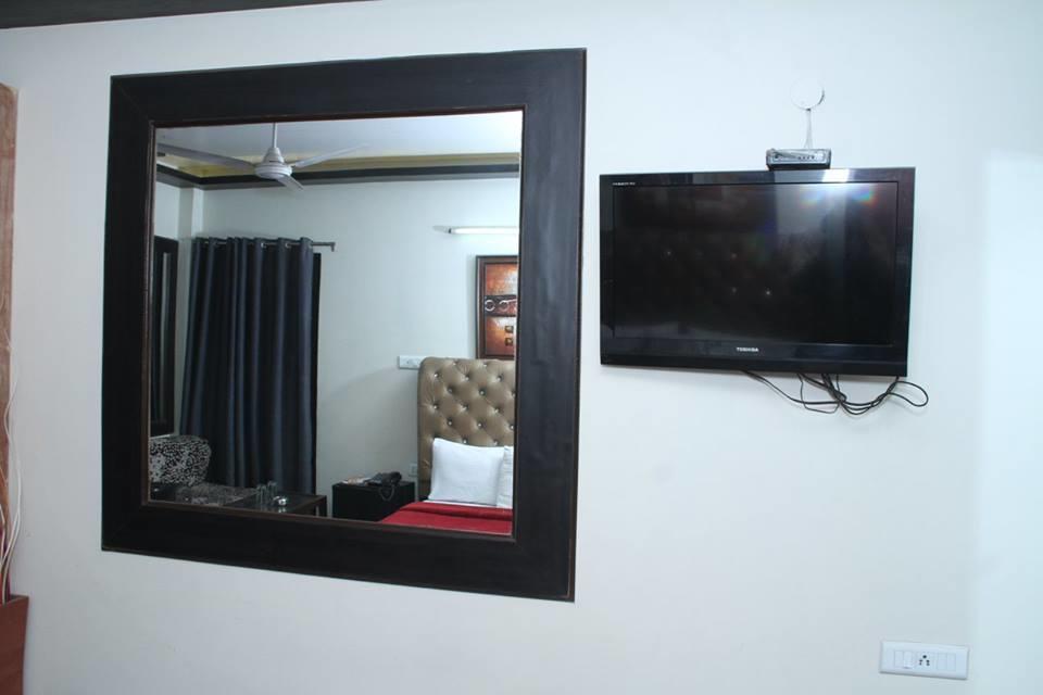 Dreamz Suites Ню Делхи Екстериор снимка