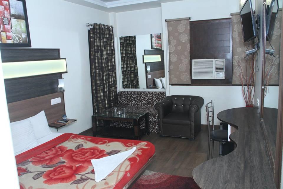 Dreamz Suites Ню Делхи Екстериор снимка