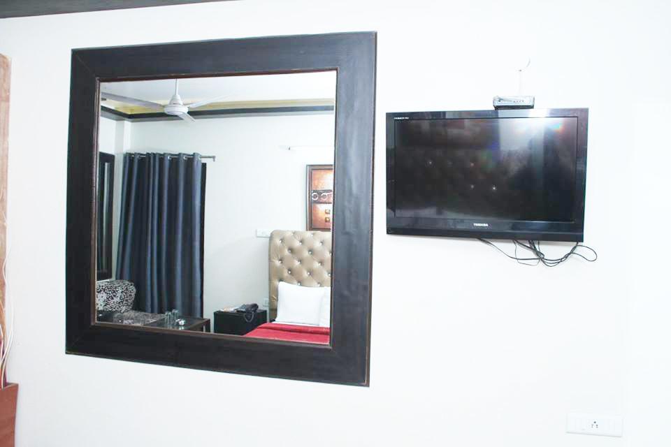 Dreamz Suites Ню Делхи Екстериор снимка